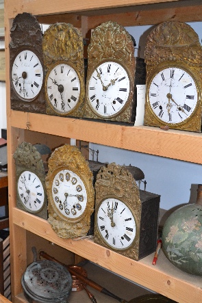 Lot of comtoise clocks