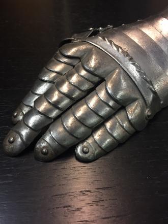 german left hand gauntlet of armour