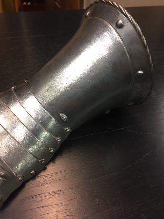 german left hand gauntlet of armour