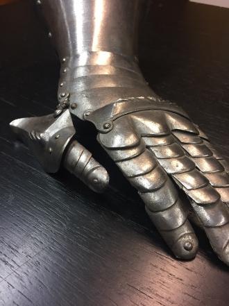 german left hand gauntlet of armour