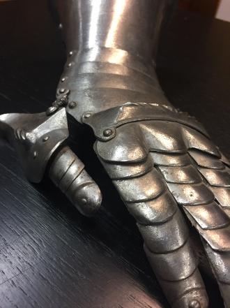 german left hand gauntlet of armour